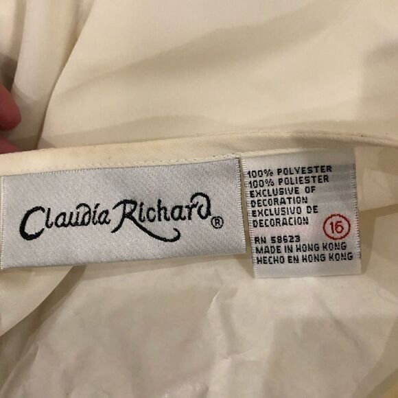 Plus size beautiful cream blouse - Picture 2 of 3